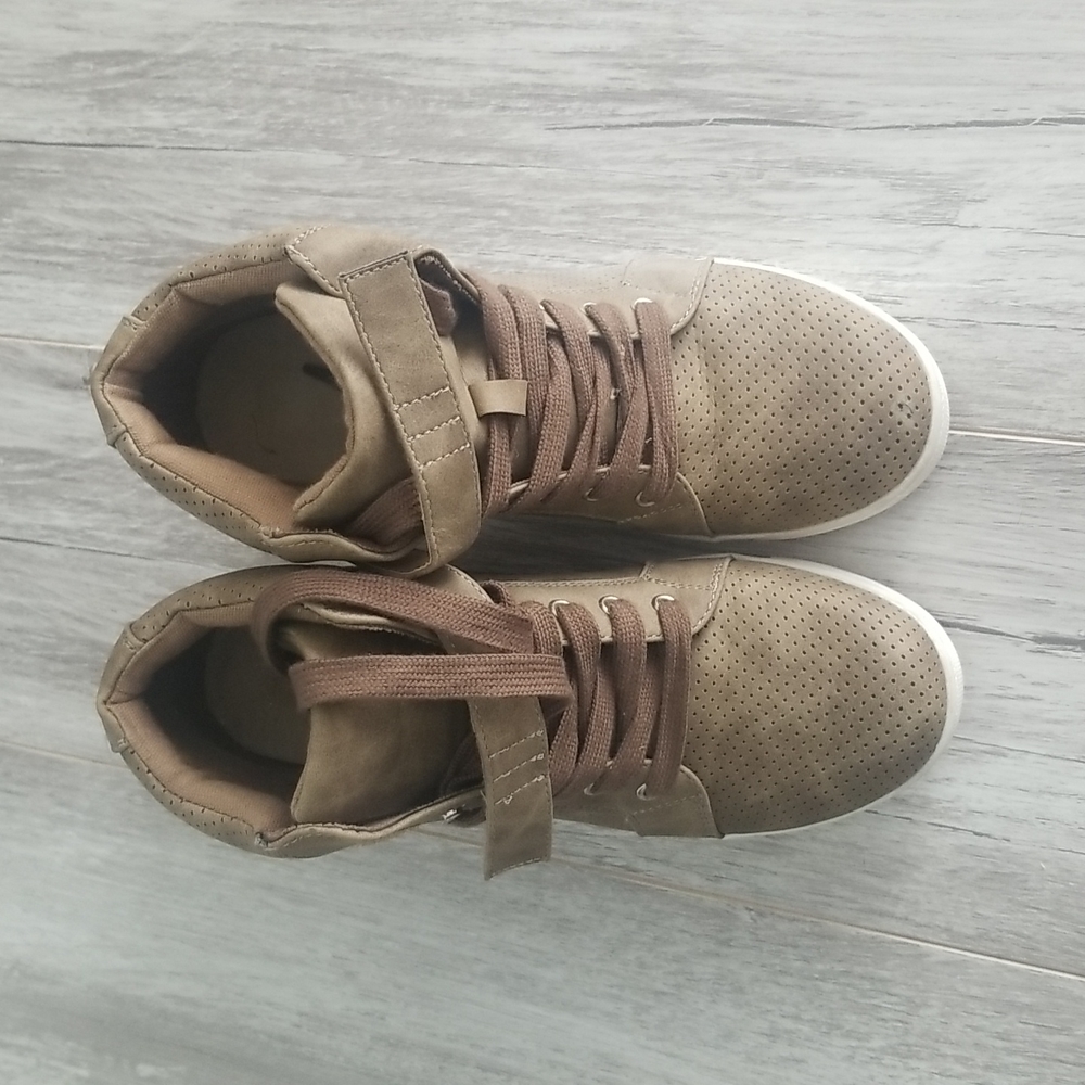 Woman size 7 boots